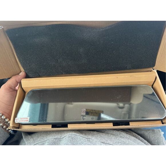 Nib Uzivo 4 channel  mirror dash & backup camera - Picture 5 of 6